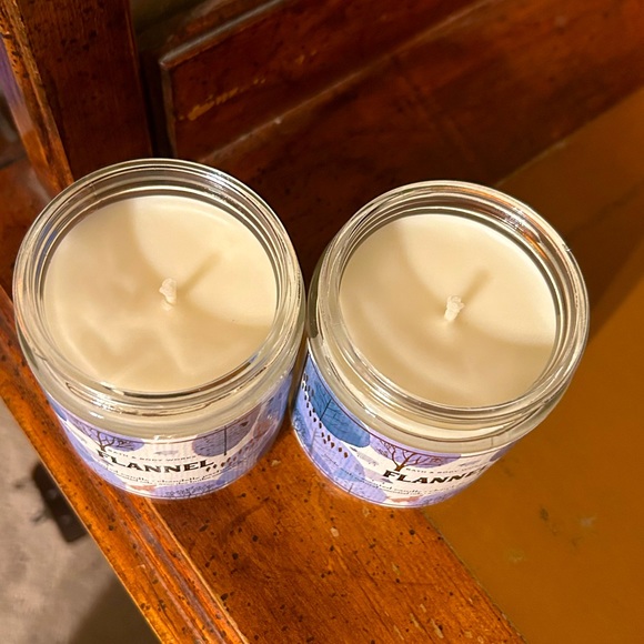 Bath & Body Works Flannel Candle Set - Picture 3 of 3